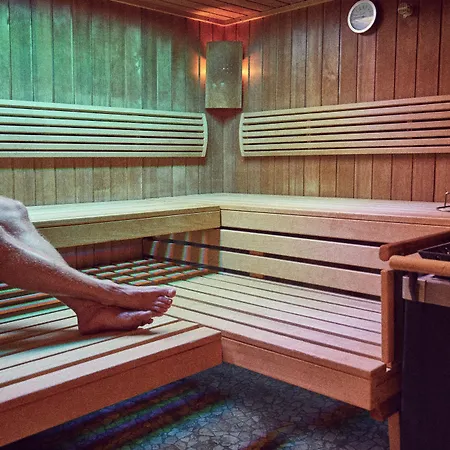 Отель Hubertus Бриксен-им-Тале